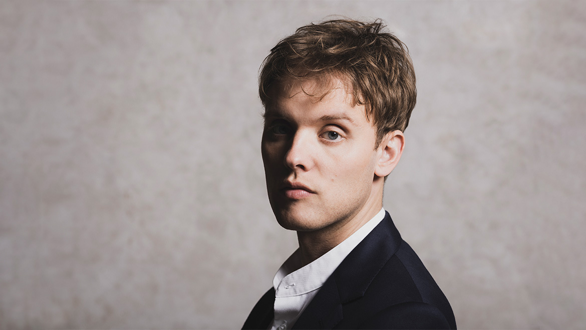 Photo by Benjamin Ealovega